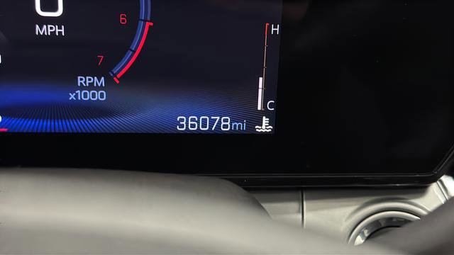 Used 2025 Chevrolet Trax LT FWD image 10