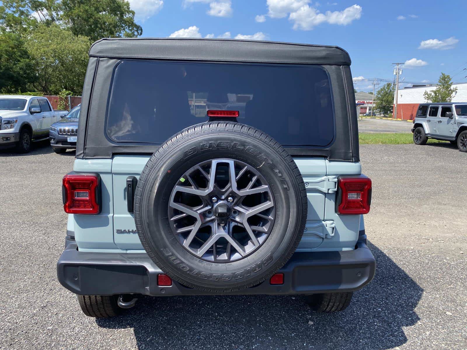 New 2026 Jeep Wrangler Unlimited Sahara AWD/4WD image 4