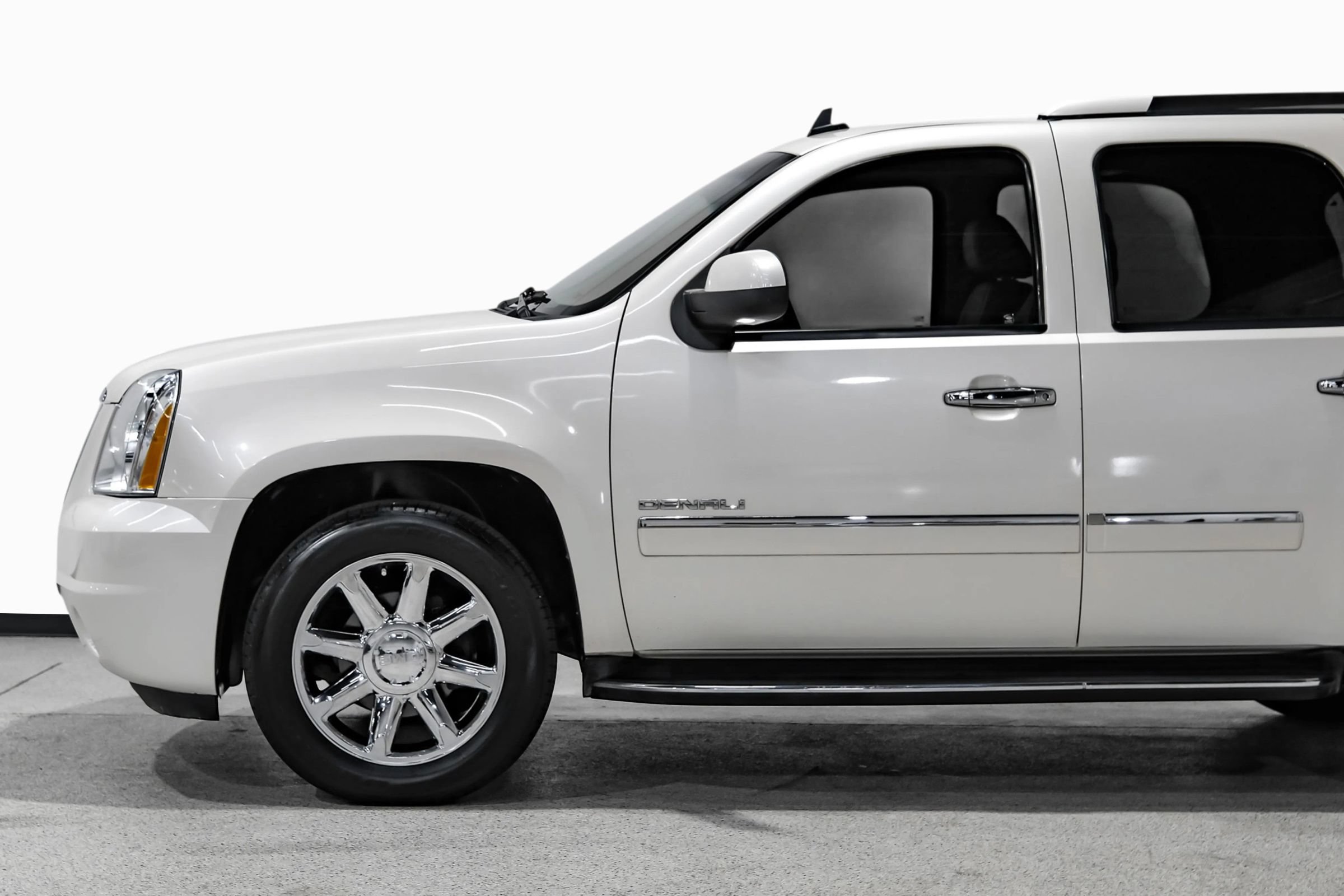 Used 2014 GMC Yukon Denali RWD image 12