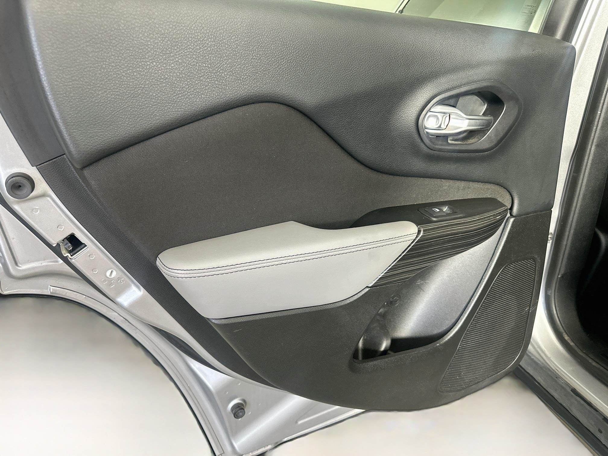 Used 2014 Jeep Cherokee Sport AWD/4WD image 23
