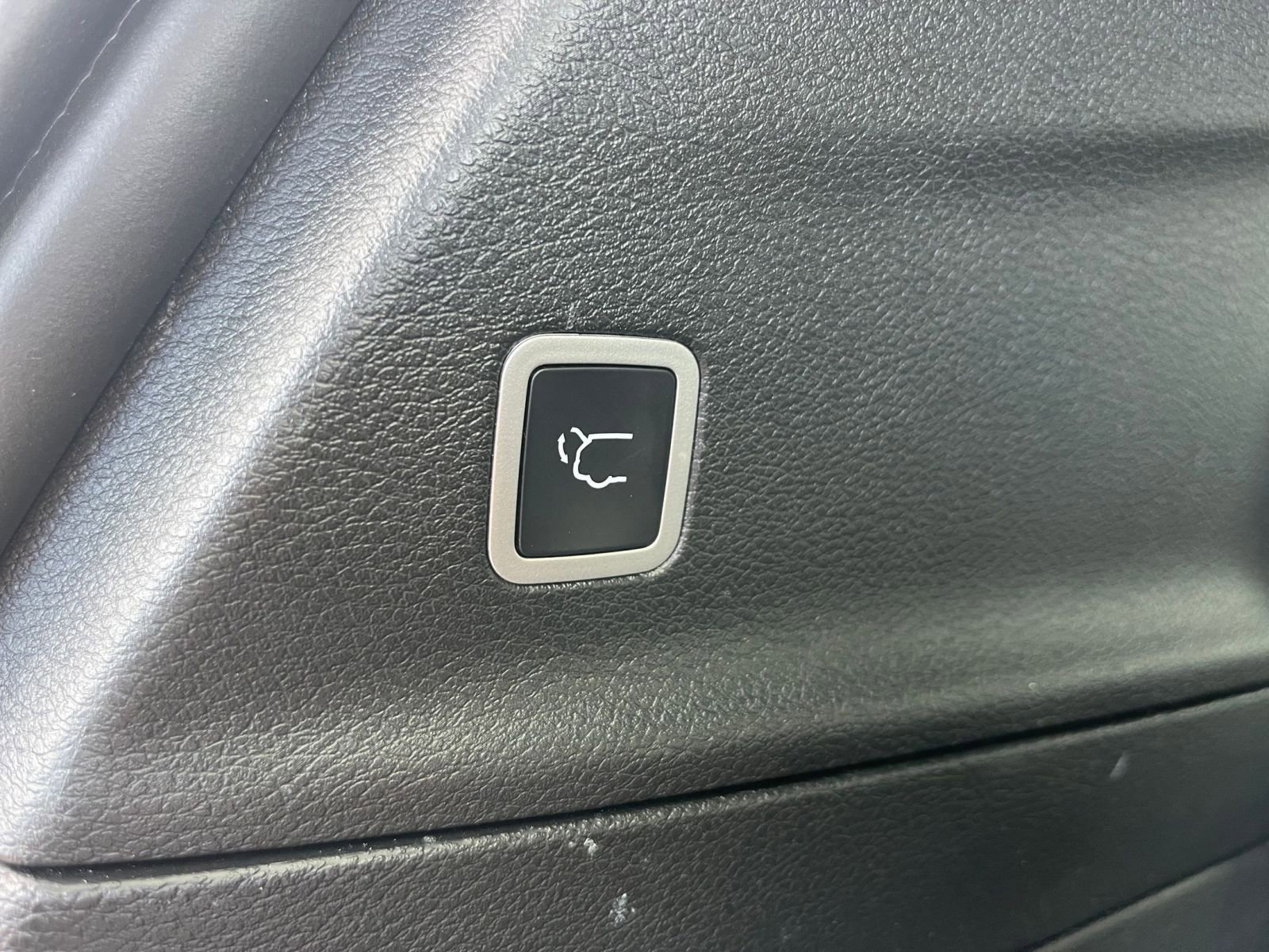 Used 2025 Chrysler Pacifica Select image 23