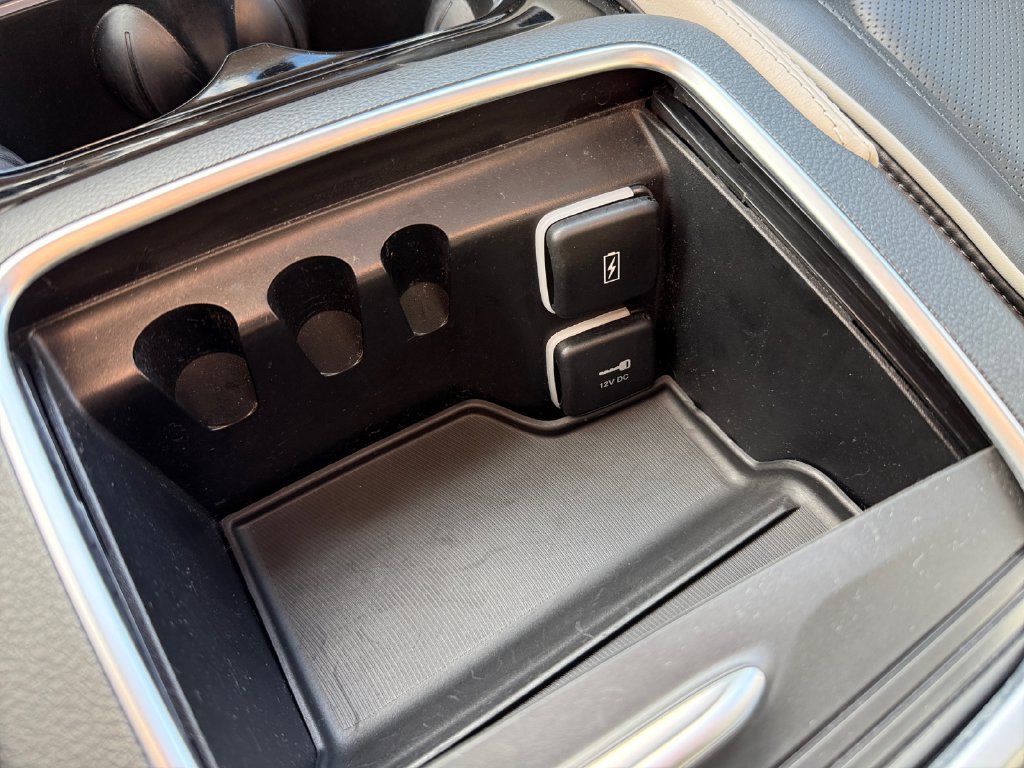Used 2023 Chrysler Pacifica Limited w/ Uconnect Theater Family Group FWD image 26