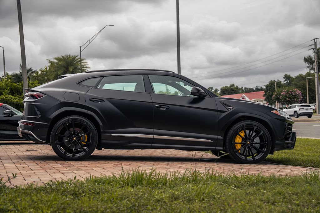 Used 2022 Lamborghini Urus AWD/4WD image 6