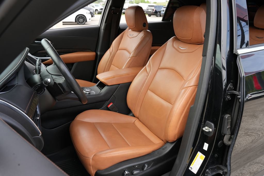 Used 2021 Cadillac XT4 Premium Luxury image 16