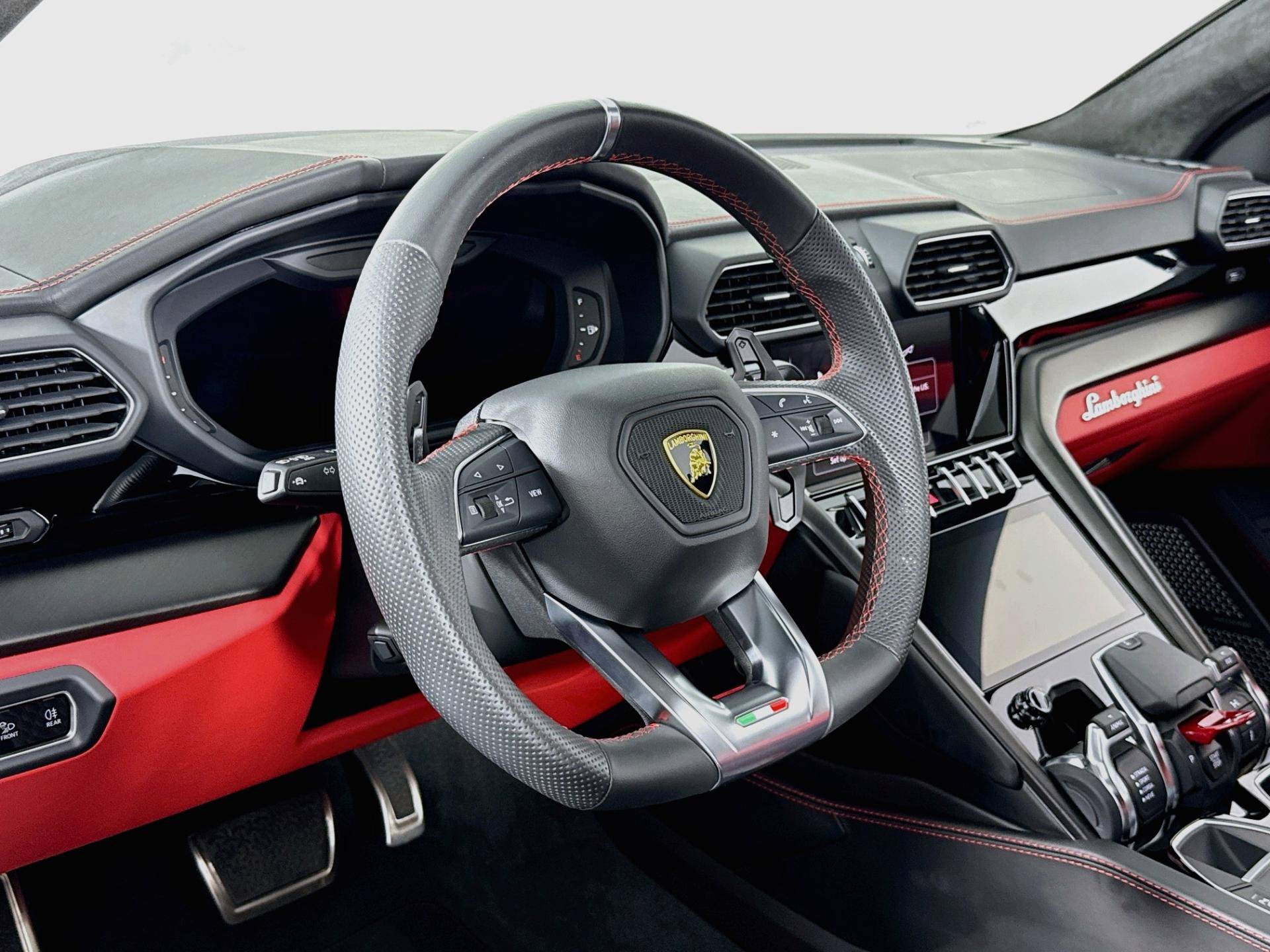 Used 2024 Lamborghini Urus S AWD/4WD image 12