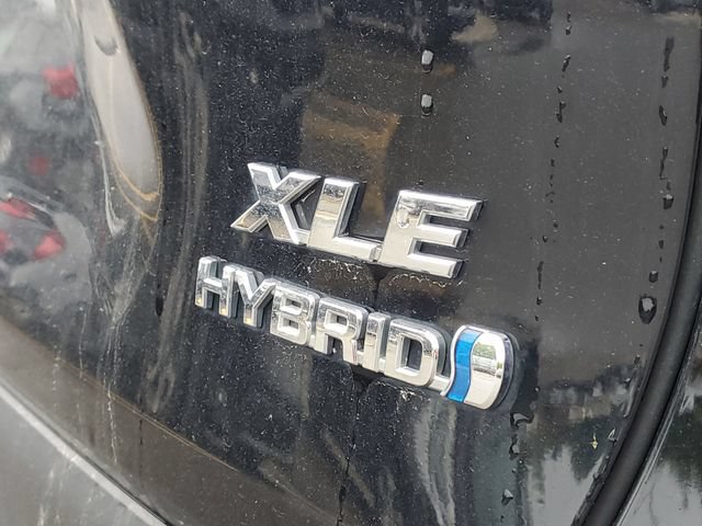 Used 2022 Toyota RAV4 XLE Premium AWD/4WD image 6