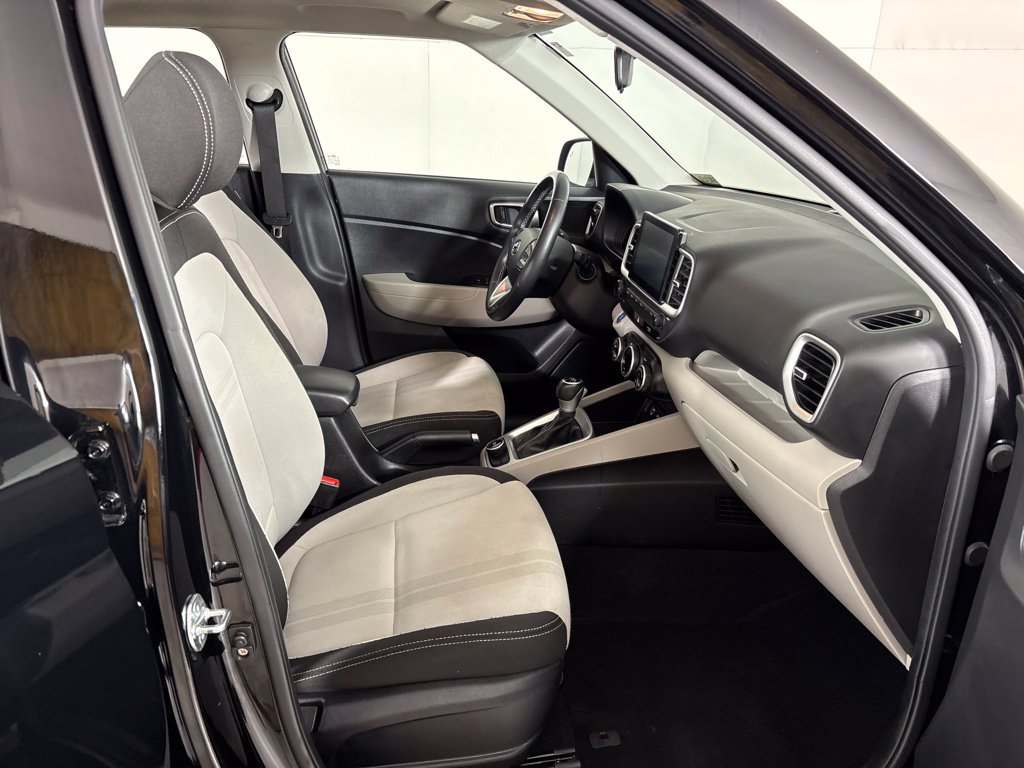 Used 2025 Hyundai Venue SEL FWD image 16