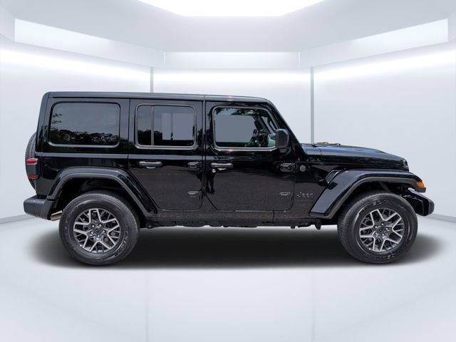 Used 2025 Jeep Wrangler Unlimited Sahara AWD/4WD image 2