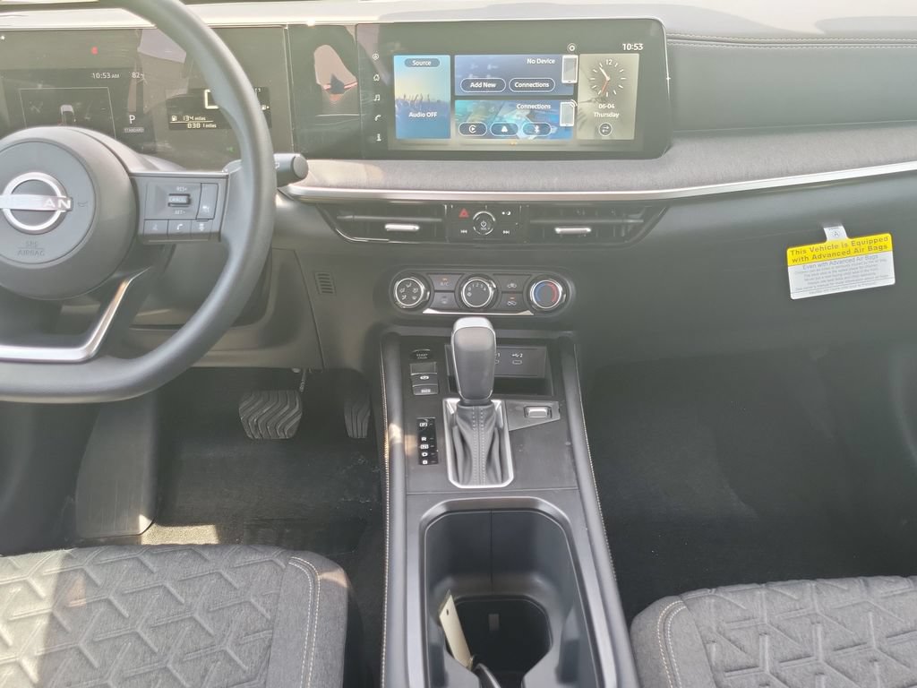 Used 2025 Nissan Kicks SV AWD/4WD image 24