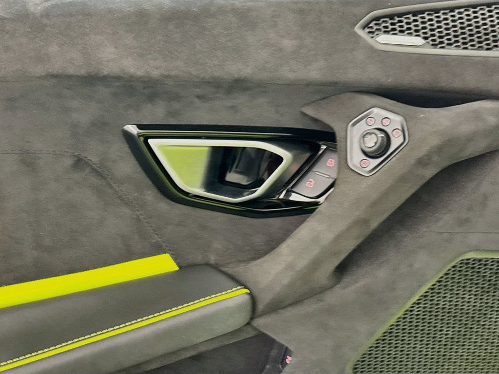 Used 2023 Lamborghini Huracan Tecnica RWD image 18