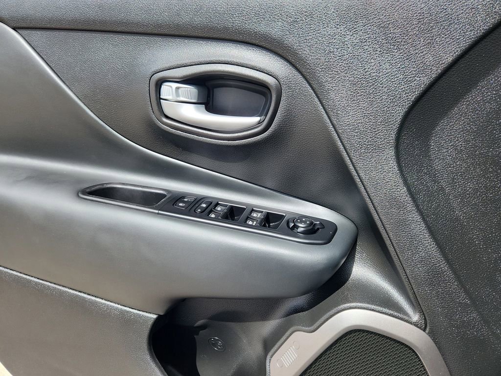 Certified 2023 Jeep Renegade Latitude image 6