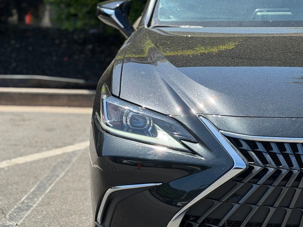 Used 2025 Lexus ES 300h w/ Premium Package image 4