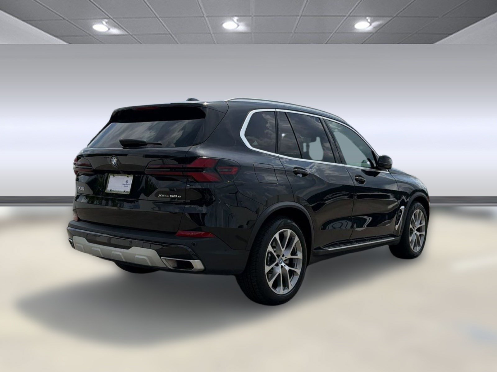 Used 2024 BMW X5 xDrive50e w/ Premium Package AWD/4WD image 8