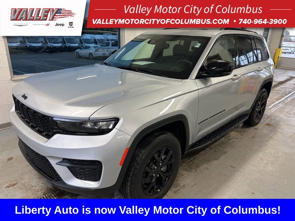 Used 2024 Jeep Grand Cherokee Altitude image 1