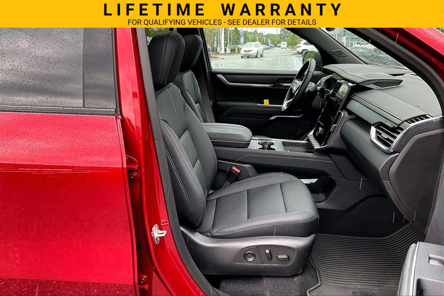 Used 2025 GMC Acadia Elevation w/ Elevation Premium Package FWD image 7