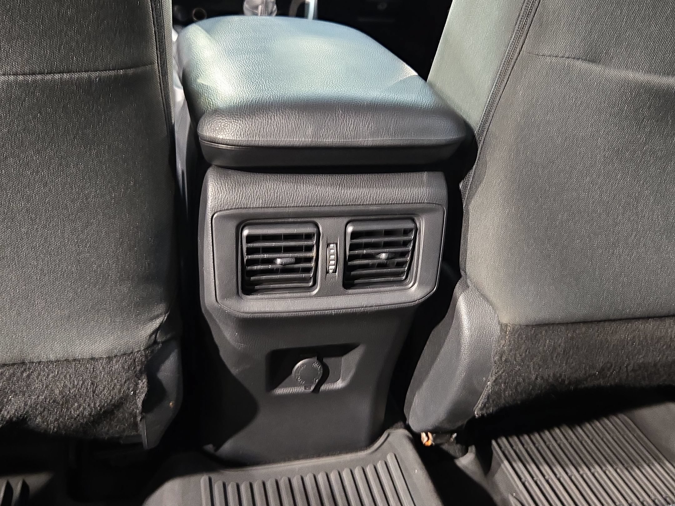 Used 2022 Toyota RAV4 LE FWD image 35