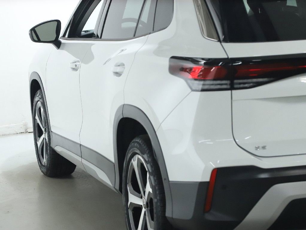 Used 2025 Volkswagen Tiguan SE image 39