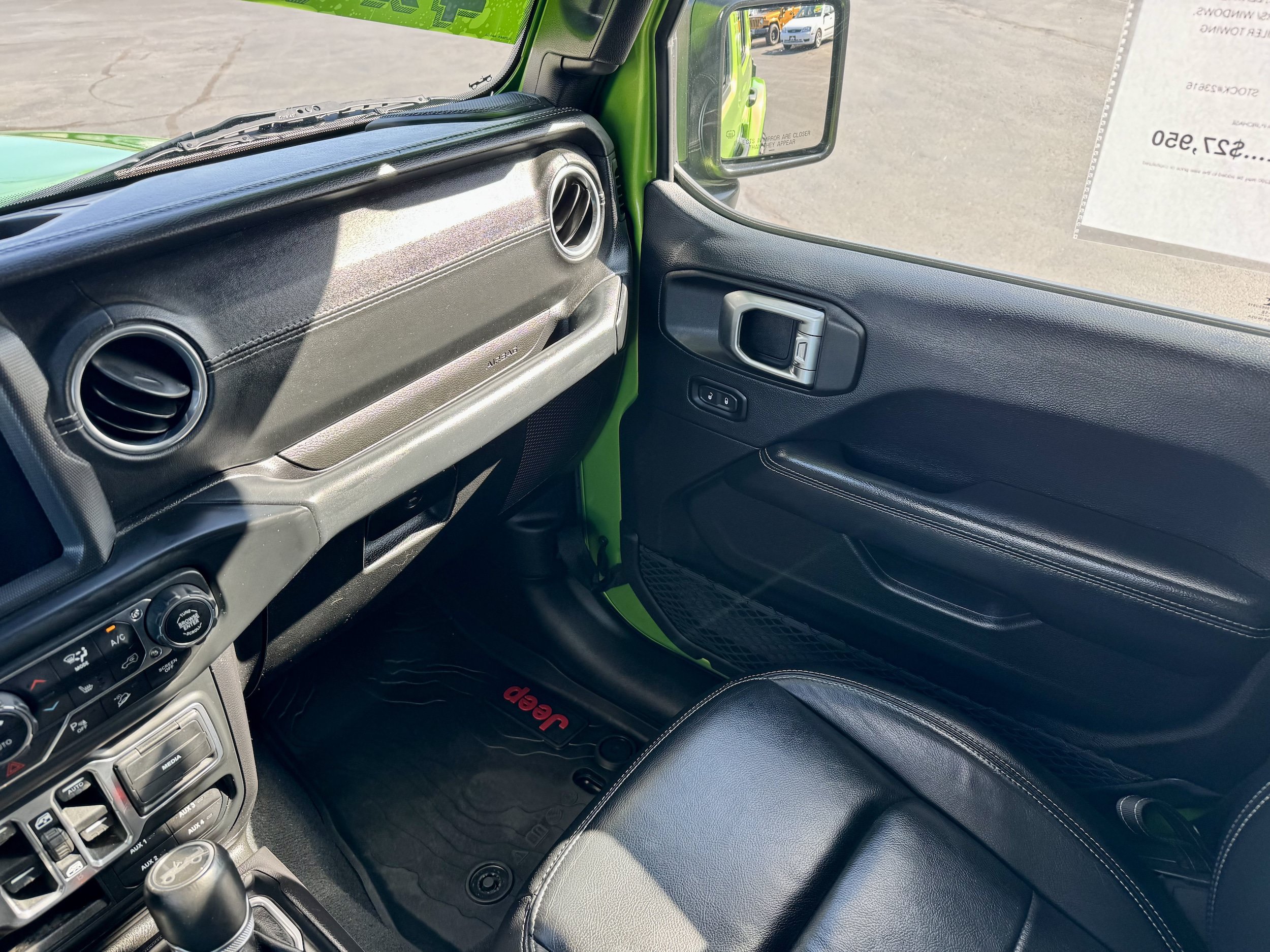 Used 2018 Jeep Wrangler Unlimited Sahara w/ Uconnect 4C Nav & Sound Group AWD/4WD image 27