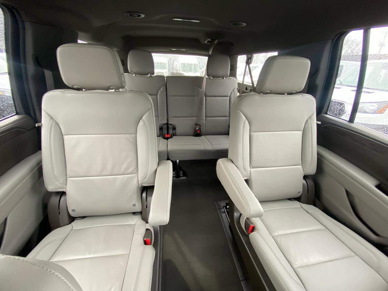 Used 2022 Chevrolet Suburban LT w/ Luxury Package image 10