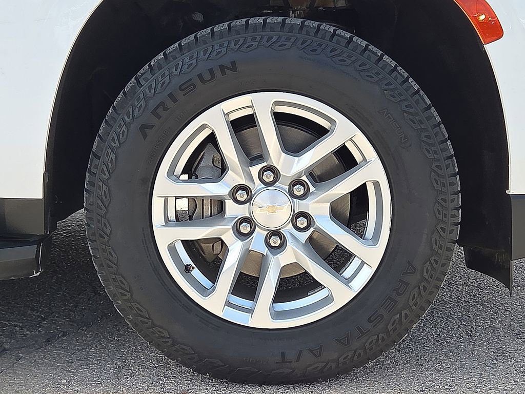 Used 2021 Chevrolet Suburban LS w/ Driver Alert Package RWD image 7
