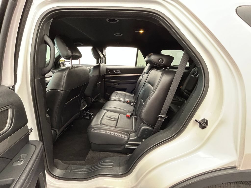 Used 2018 Ford Explorer XLT w/ Equipment Group 202A FWD image 32
