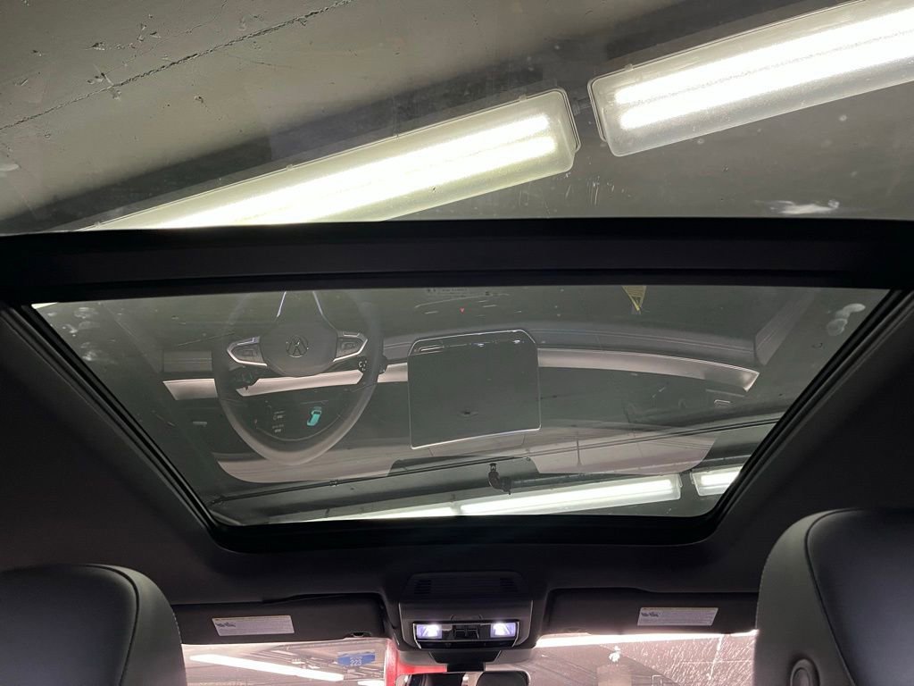 New 2025 Volkswagen Tiguan SE R-Line image 10