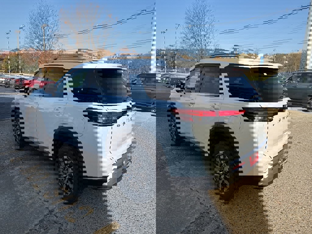 New 2025 Nissan Pathfinder SL image 6