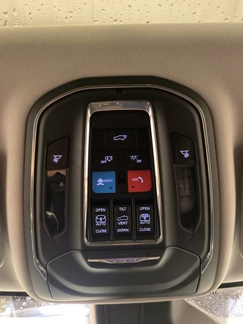 Used 2022 Jeep Grand Cherokee L Limited w/ Black Appearance Package AWD/4WD image 17