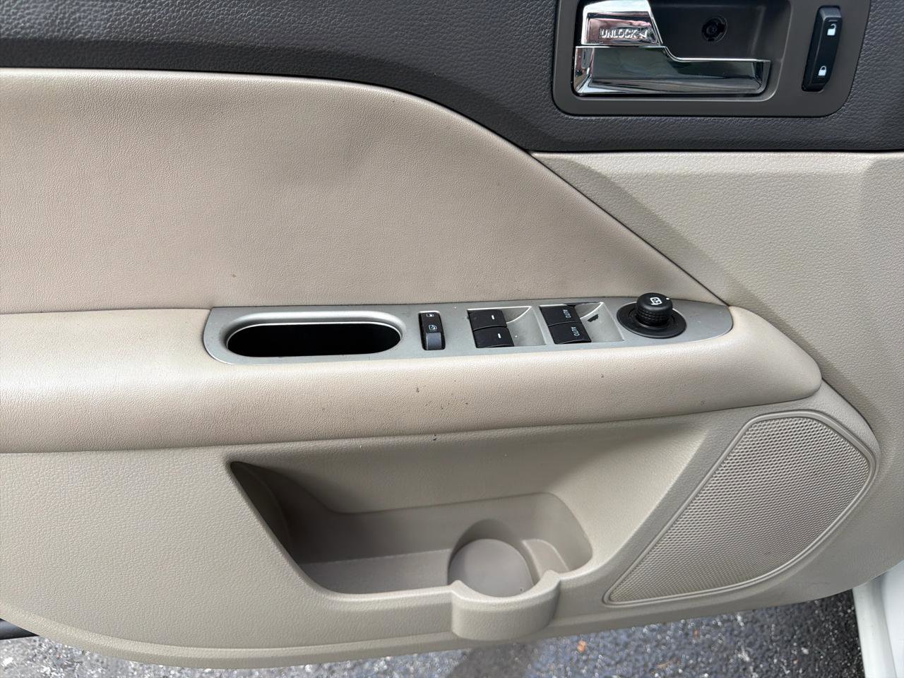 Used 2011 Ford Fusion SEL FWD image 16