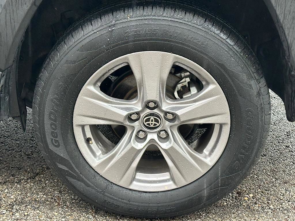 Certified 2025 Toyota RAV4 XLE AWD/4WD image 30