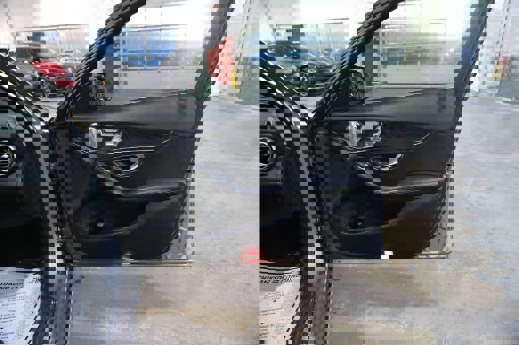 Used 2015 Mercedes-Benz C 300 4MATIC Sedan image 34