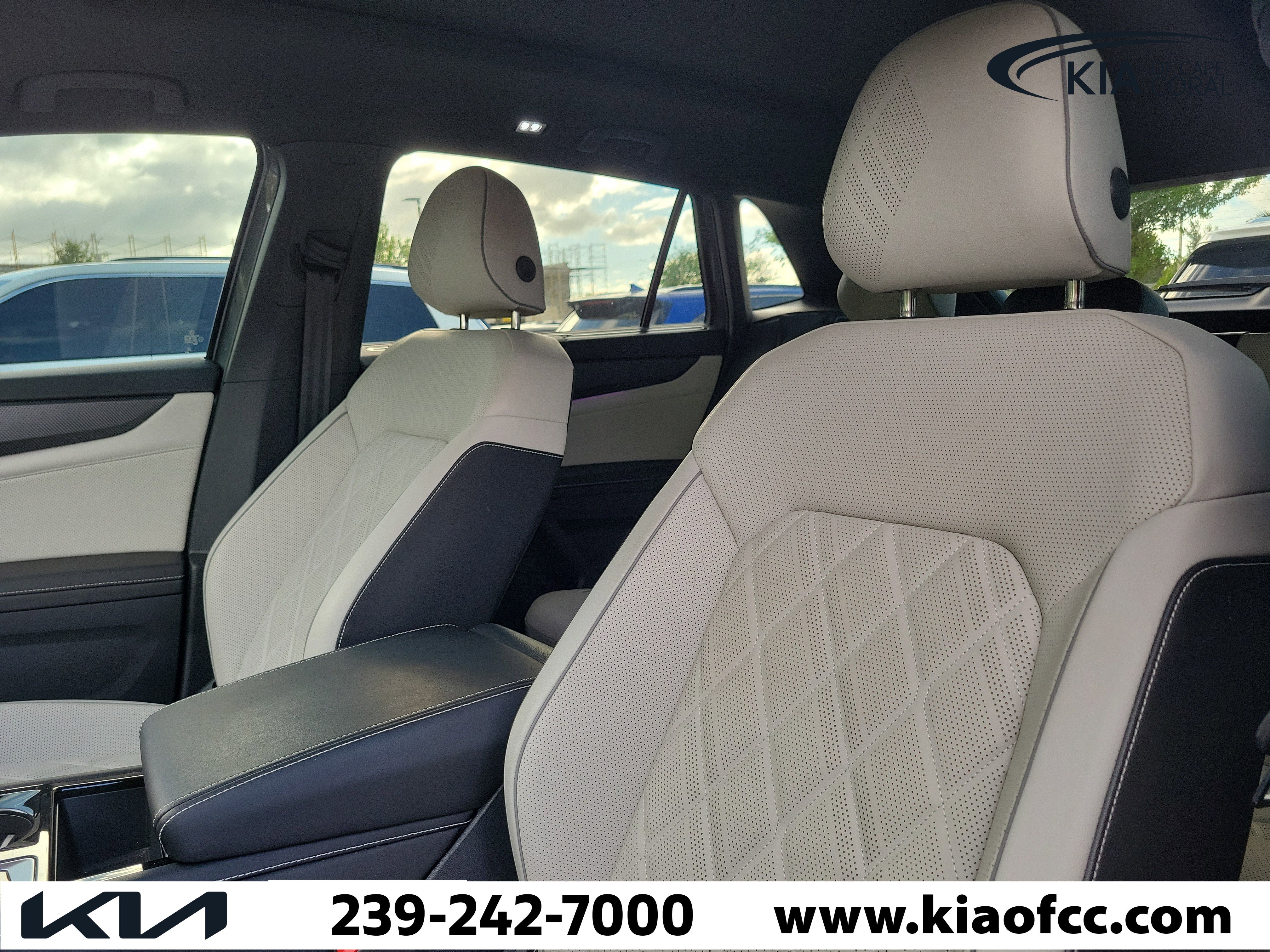 Used 2025 Volkswagen Atlas Cross Sport SEL Premium R-Line image 8