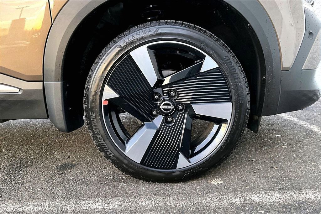 New 2026 Nissan Kicks SR w/ Cold Weather Package image 12