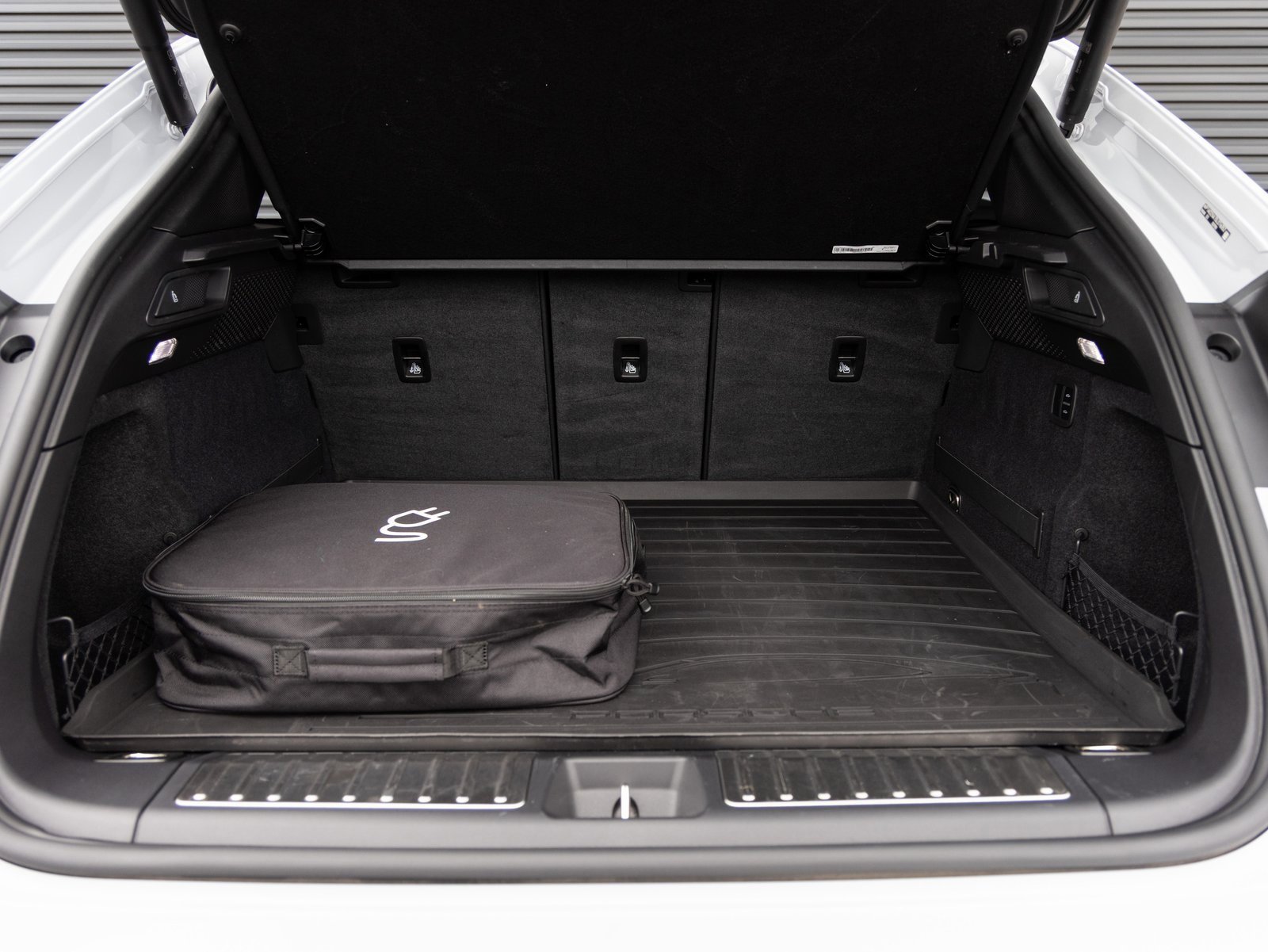 Used 2025 Porsche Macan Electric image 27