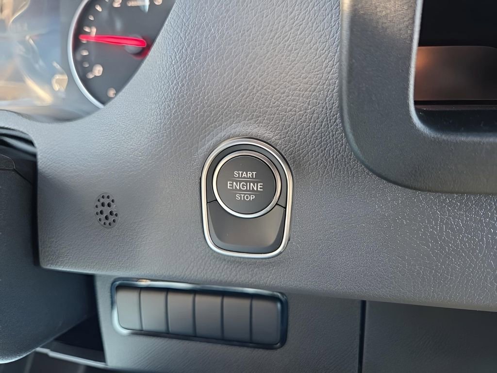 Used 2025 Mercedes-Benz Sprinter 2500 image 16