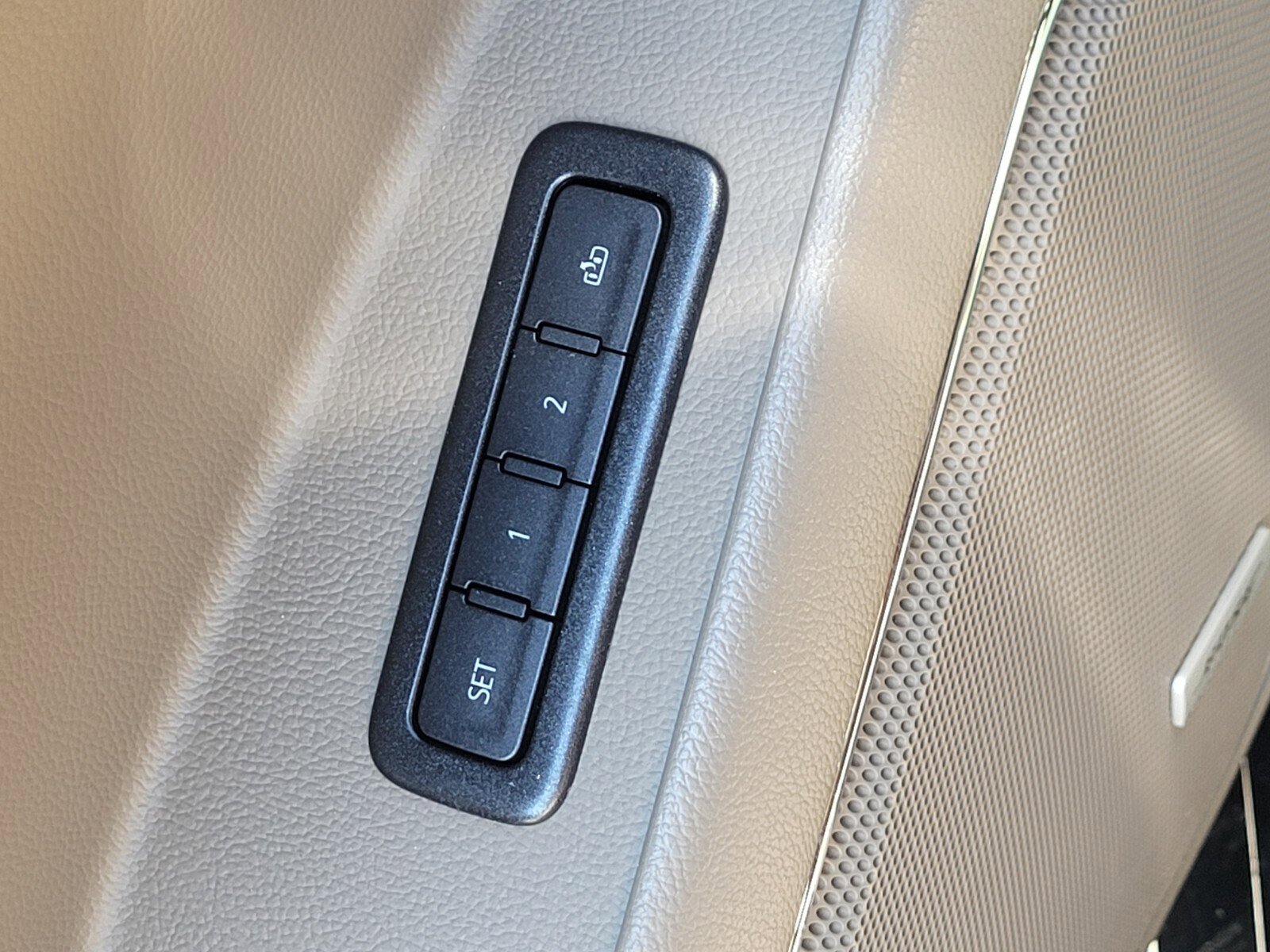 Used 2020 GMC Yukon SLT w/ Premium Edition image 25