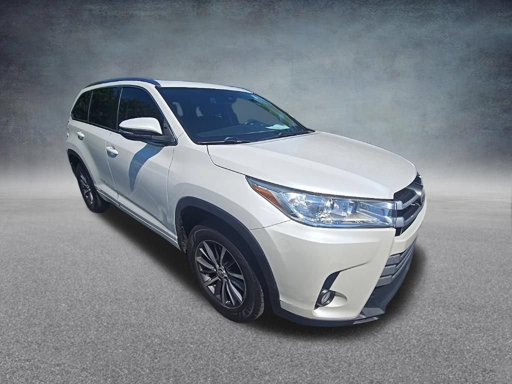 Used 2017 Toyota Highlander XLE FWD image 10
