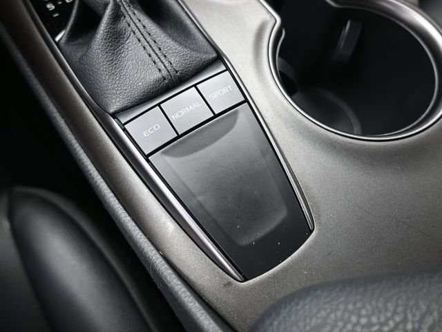 Used 2022 Toyota Camry SE image 9