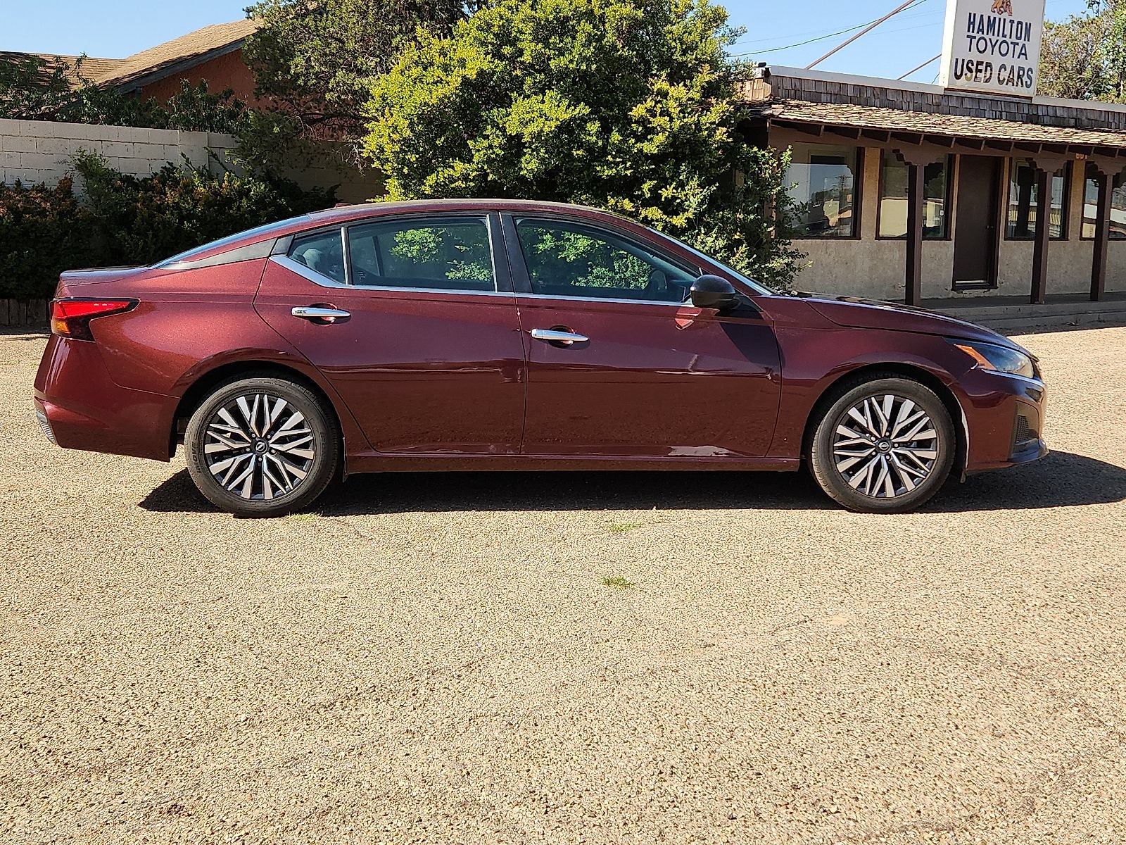 Used 2025 Nissan Altima 2.5 SV FWD image 5