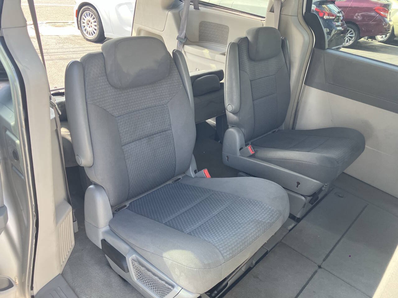Used 2010 Dodge Grand Caravan SXT FWD image 25