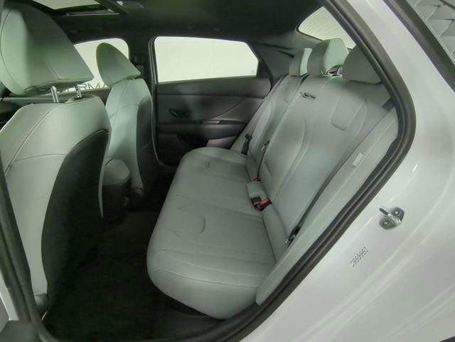 Used 2024 Hyundai Elantra Limited image 25