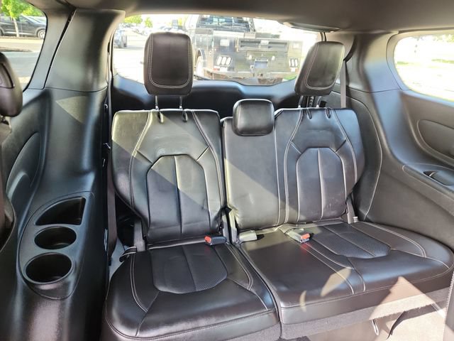 Used 2025 Chrysler Pacifica Select FWD image 32