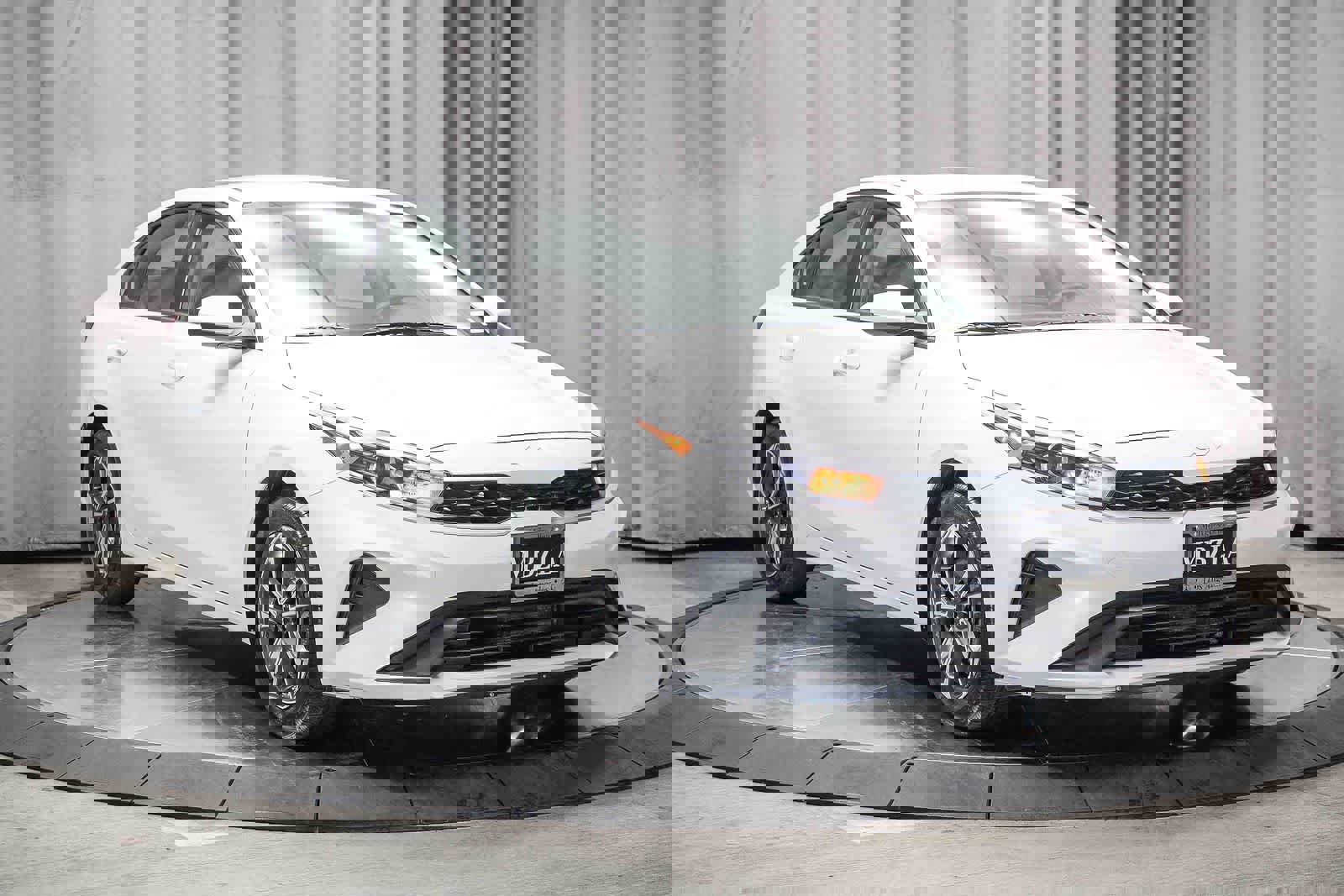 Used 2023 Kia Forte LXS image 3