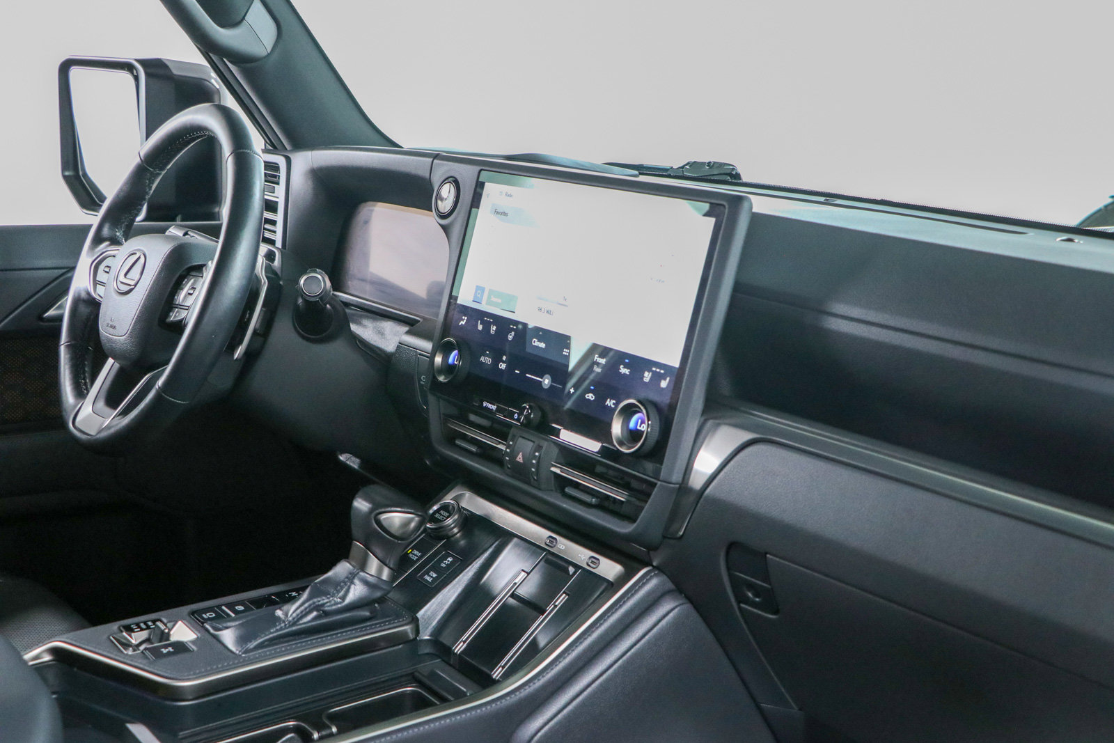 Used 2024 Lexus GX 550 w/ Accessory Package (Z1) AWD/4WD image 28