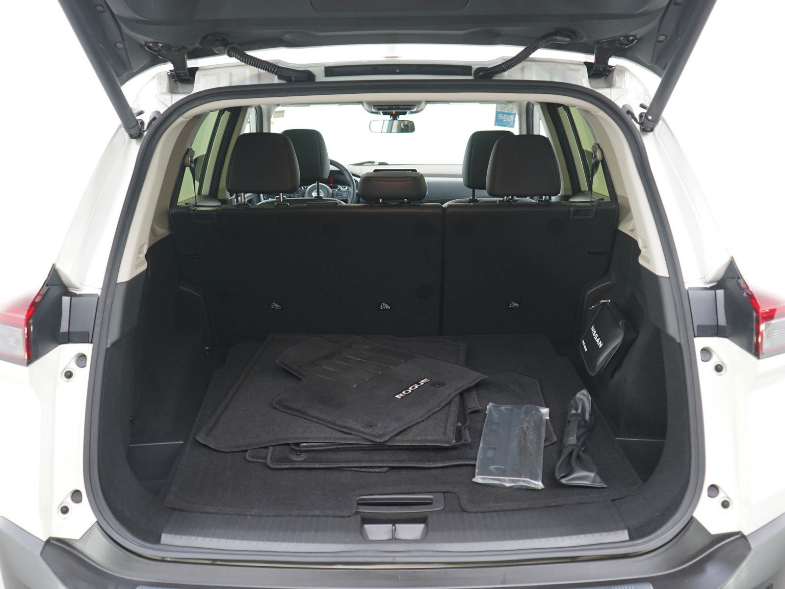 Used 2023 Nissan Rogue SV w/ SV Premium B Package AWD/4WD image 16