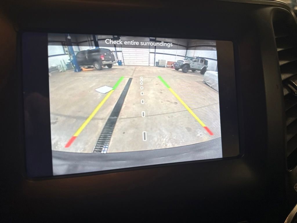 Used 2019 Jeep Cherokee Latitude Plus w/ Cold Weather Group image 22