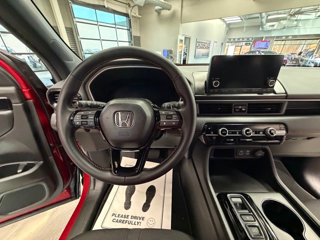 Used 2025 Honda Pilot Sport image 11