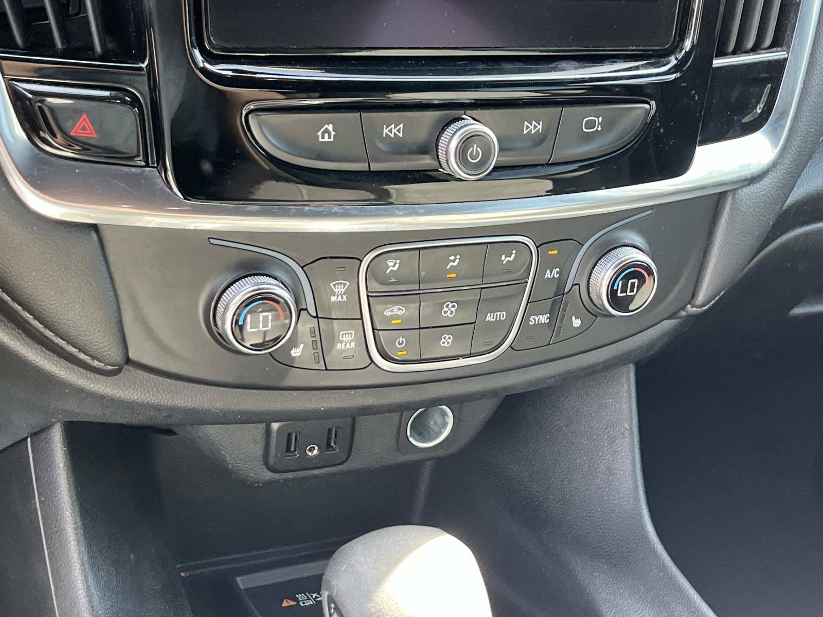 Used 2023 Chevrolet Traverse LT AWD/4WD image 34
