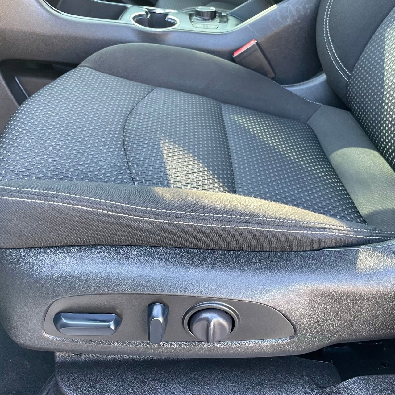 Used 2024 GMC Terrain SLE w/ Driver Convenience Package FWD image 22