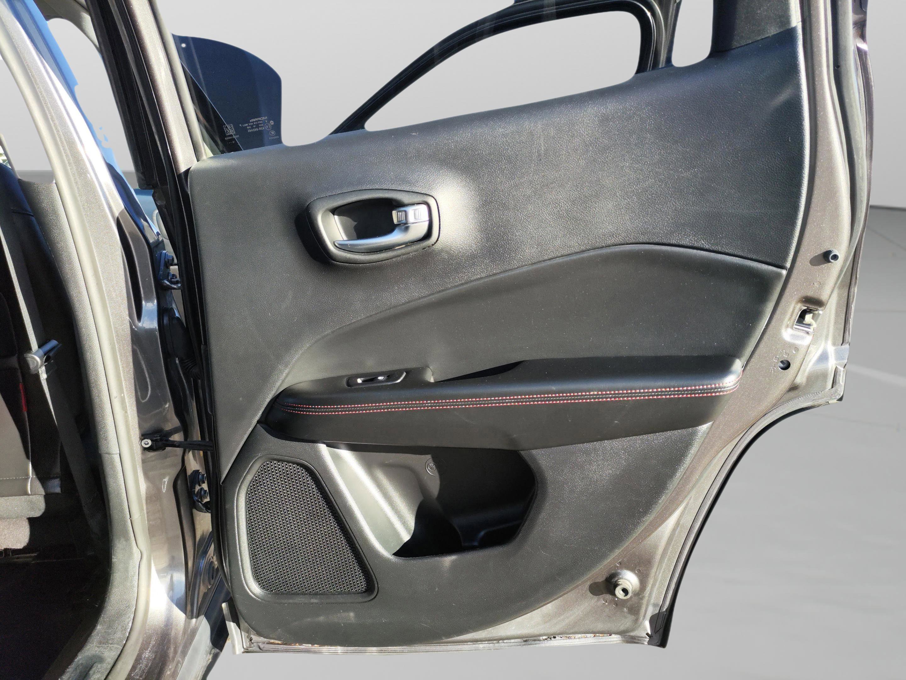 Used 2019 Jeep Compass Trailhawk w/ Cold Weather Group image 23